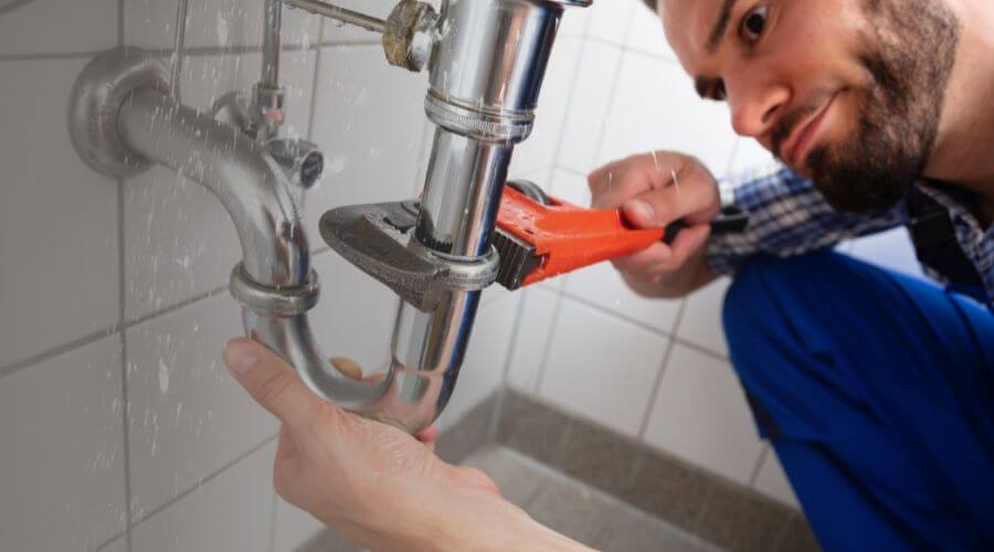 Expert burst pipe repair services in Lowpoint, IL
